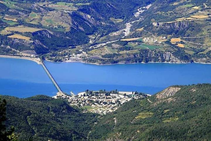 Chalet pour 6 personnes, avec sauna et jacuzzi ainsi que piscine et balcon à Les Orres