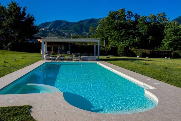 Villa per 14 persone, con giardino e piscina a Capannori