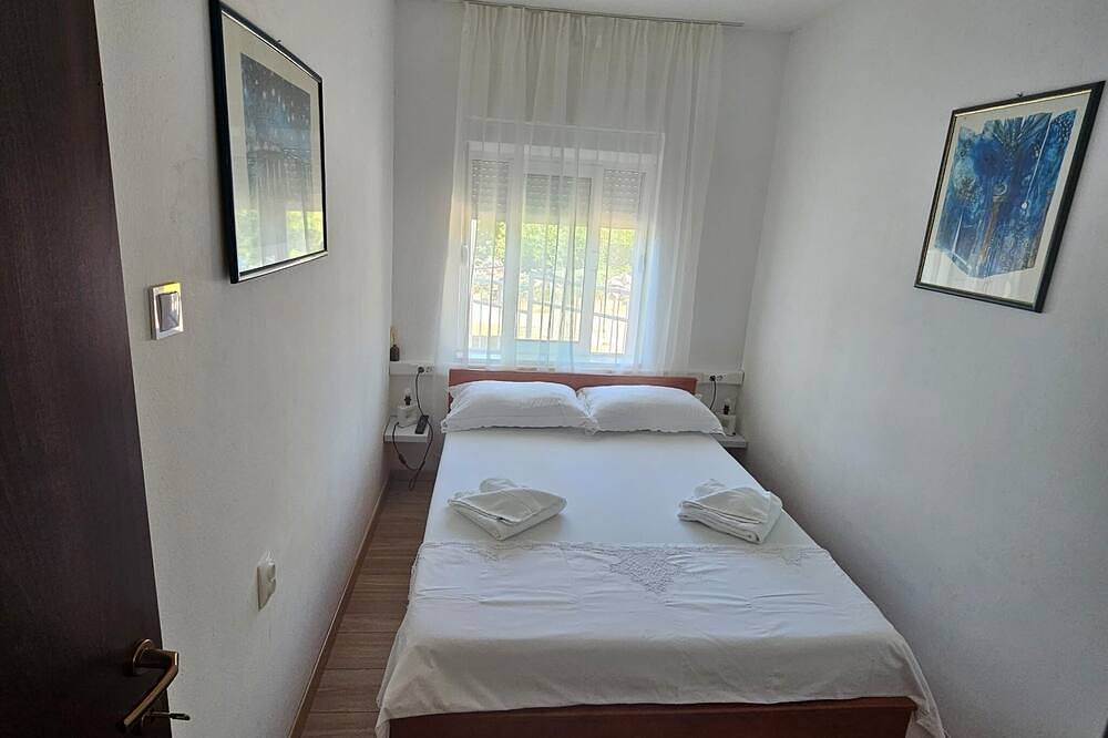 2-Bedroom House with Pool&Jacuzzi in Peaceful Kotlenice near Split town in Dalmatinisches Zagora