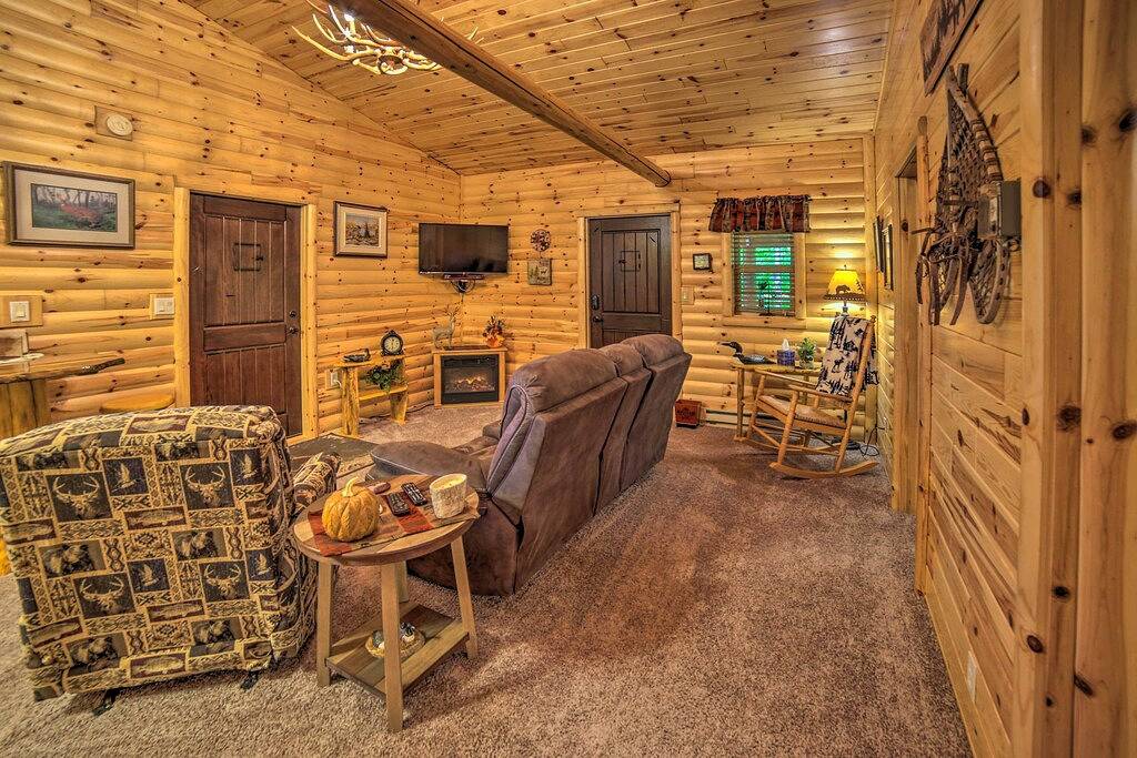 Updated Manistique Log Cabin, Yard & Fire Pit in Schoolcraft County