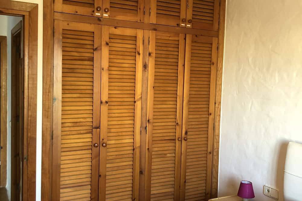 Entire apartment, Fantastic apartment near the beach for 4 people in Platges de Fornells, Es Mercadal