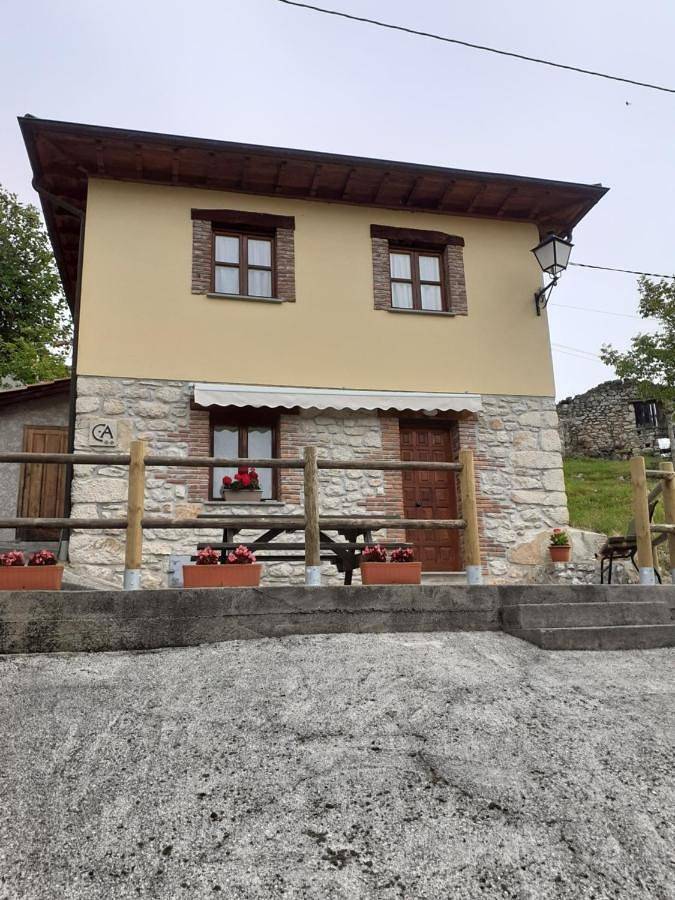 Casa rural para 6 personas, con jardín además de vistas y terraza, Se admiten mascotas en Parque Nacional de Los Picos de Europa - 3