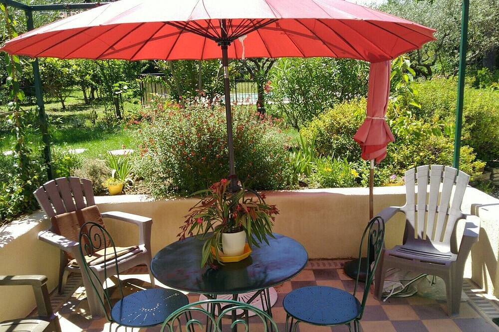 Lovely Mazet with shared, heated, secure swimming pool in Mirabel-aux-Baronnies, Nyons und Umgebung