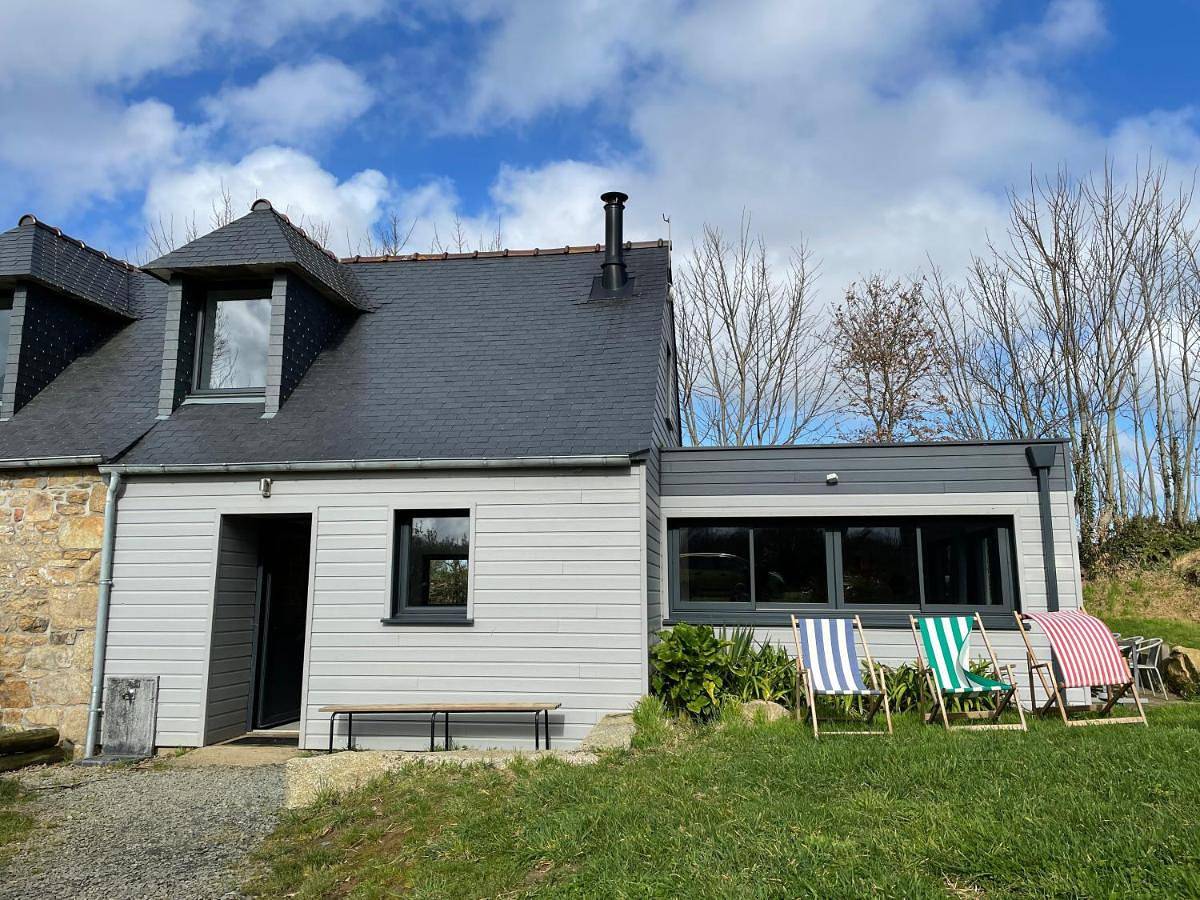 Two-Bedroom House in Trélévern, Rosa Granitküste