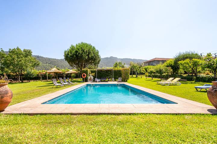 Casa de férias para 2 pessoas, com piscina e varanda e ainda jardim em Barcelos