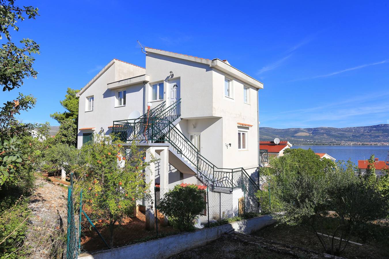 Ganze Wohnung, 1-Zimmer-Ferienwohnung mit Terrasse und Meerblick Slatine, Ciovo A-9433-d in Ciovo