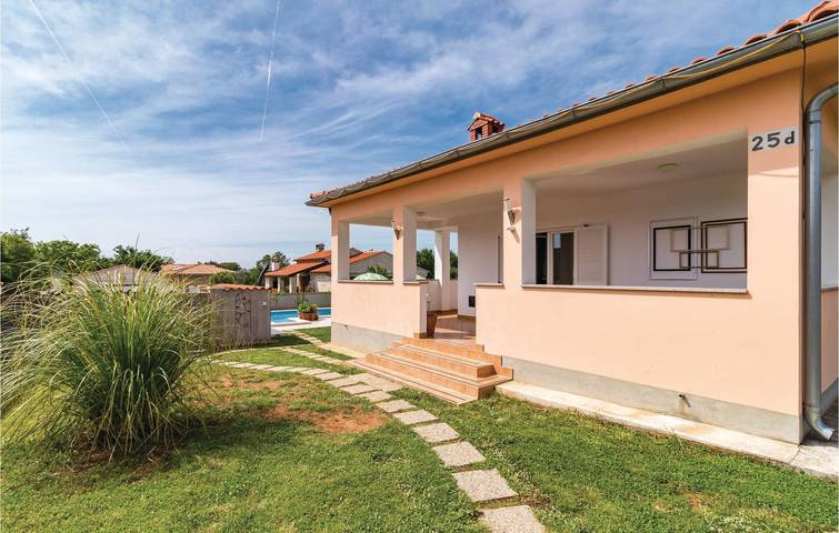 Geräumige 135 m² große Wohnung mit Terrasse, WLAN und Parkplatz in der Nähe des Flughafens Pula in Valtura, Südküste Istrien