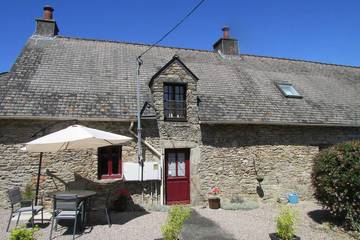 Gîte pour 5 personnes, avec terrasse et jardin à Marzan