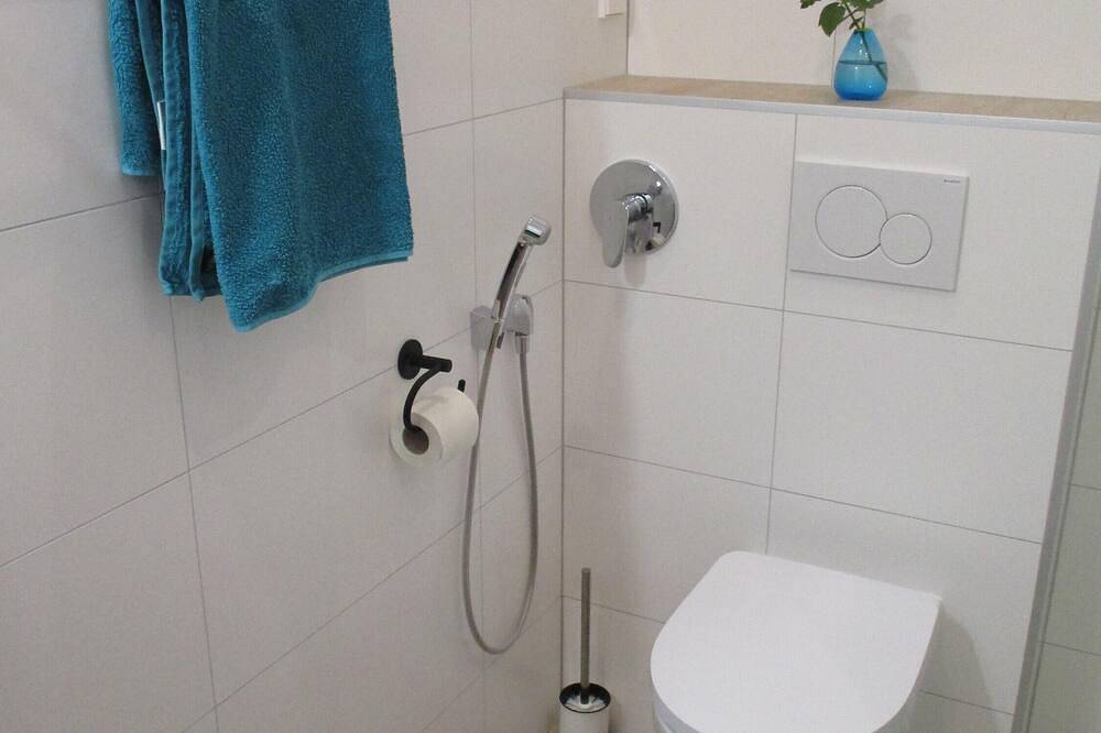 Ganze Wohnung, Apartment Am Apfelbaum, 45qm, Balkon, 1 Wohn-/Schlafzimmer, max. 4 Personen in Reutlingen, Neckar-Alb