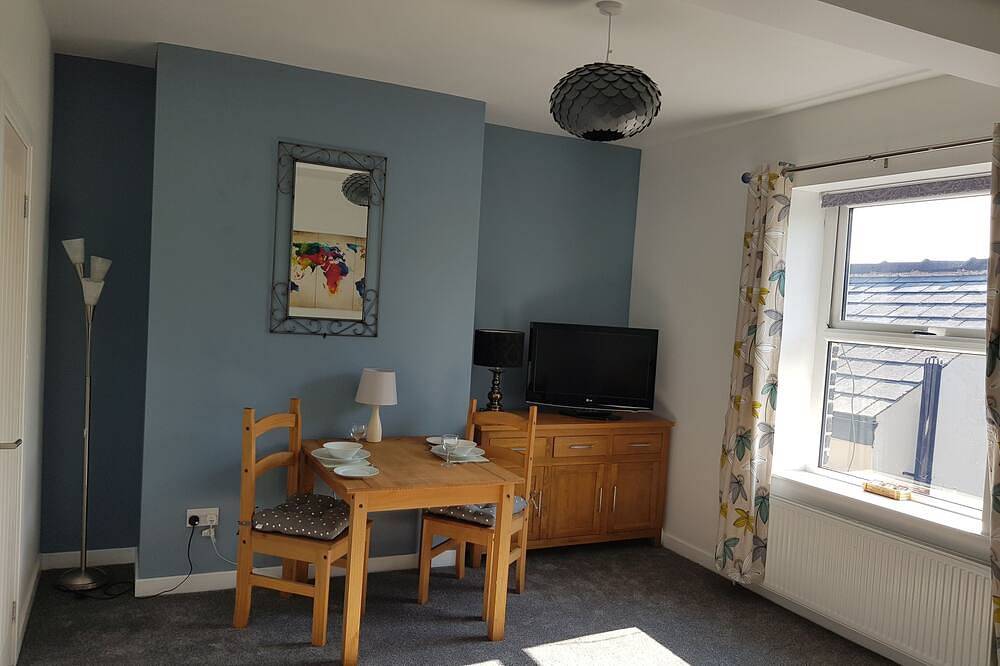 Entire apartment, Facing the sunny South in Huddersfield, West Yorkshire