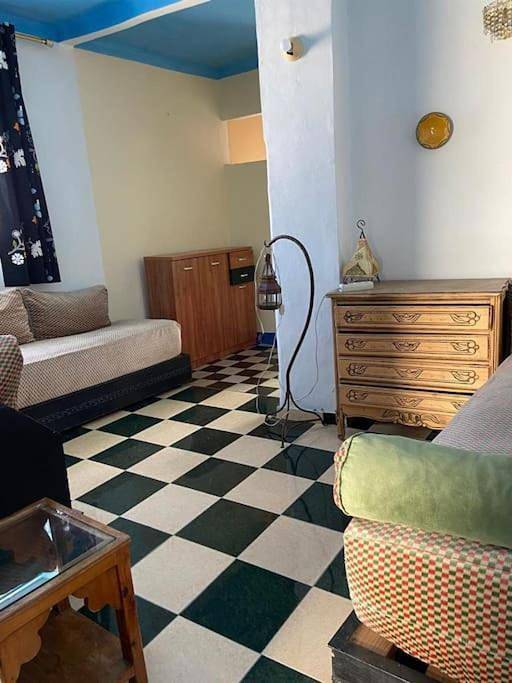 Riad pour 3 personnes, avec terrasse et vue, animaux acceptés à Rabat
