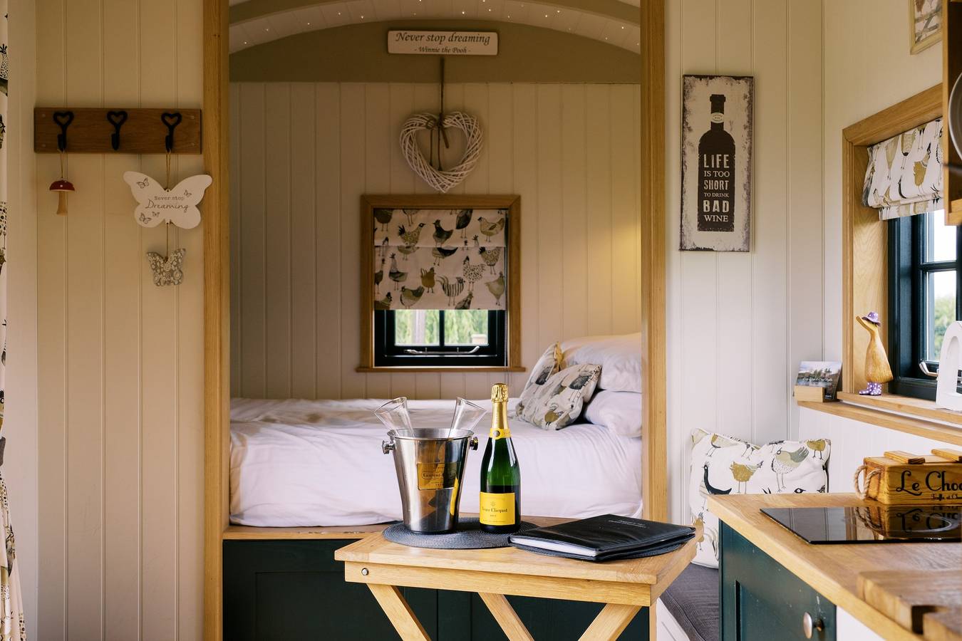 Lillie's Shepherd's Hut - Wellness & Hot Tub in Melton, Leicestershire