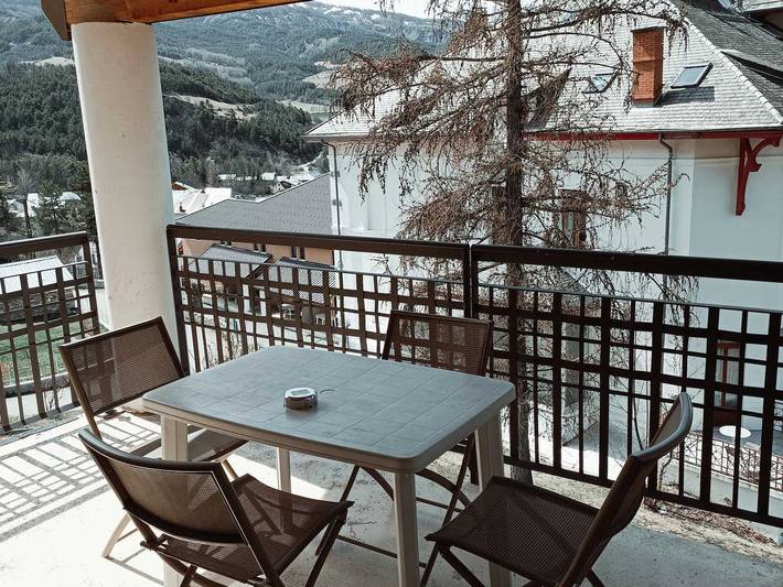 Gîte pour 4 personnes, avec balcon et piscine dans le Parc national du Mercantour