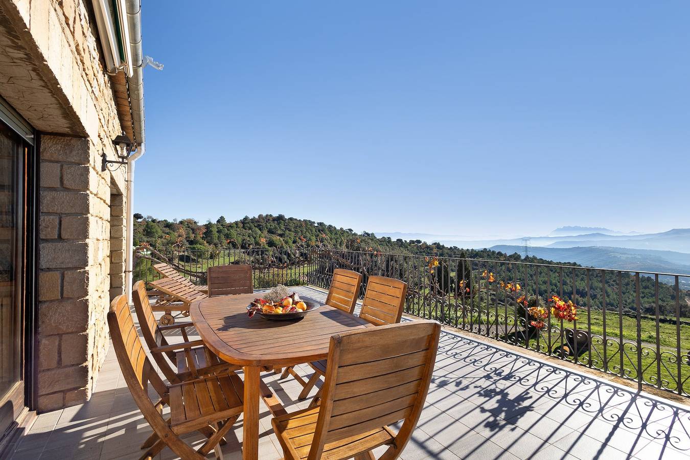 Casa rural 'Les Corts De Biosca' con vistas a la montaña, piscina privada y Wi-Fi in San Mateo de Bages, Pla de Bages DO
