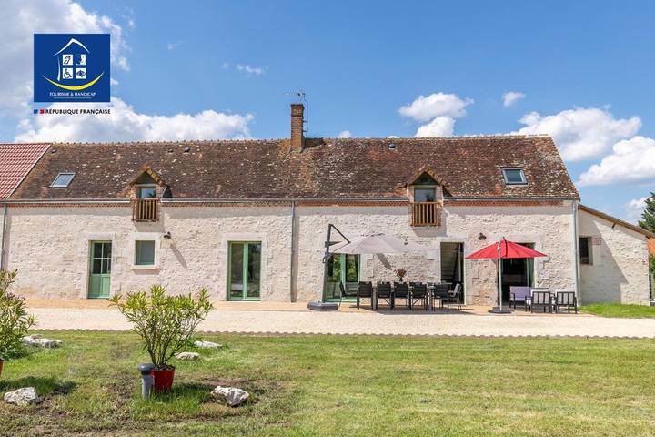 Location de vacances pour 14 personnes, avec vue et jardin à Chémery - 4