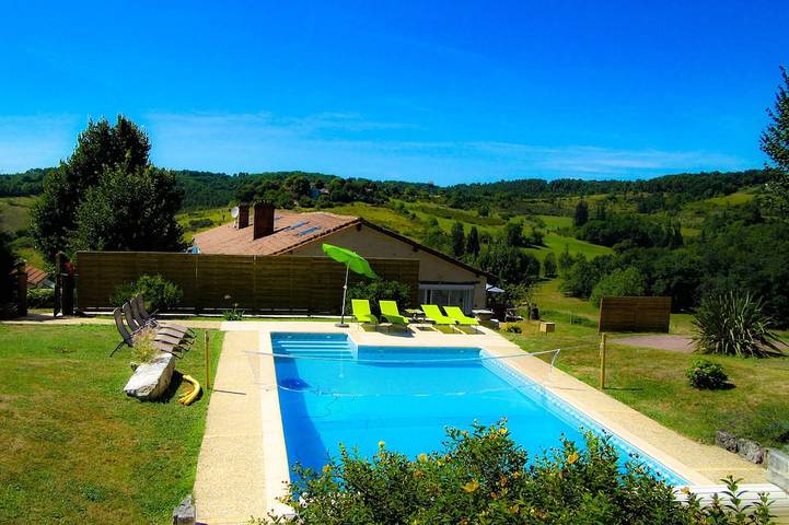 Villa pour 12 personnes, avec sauna ainsi que jardin et jacuzzi, animaux acceptés - 1