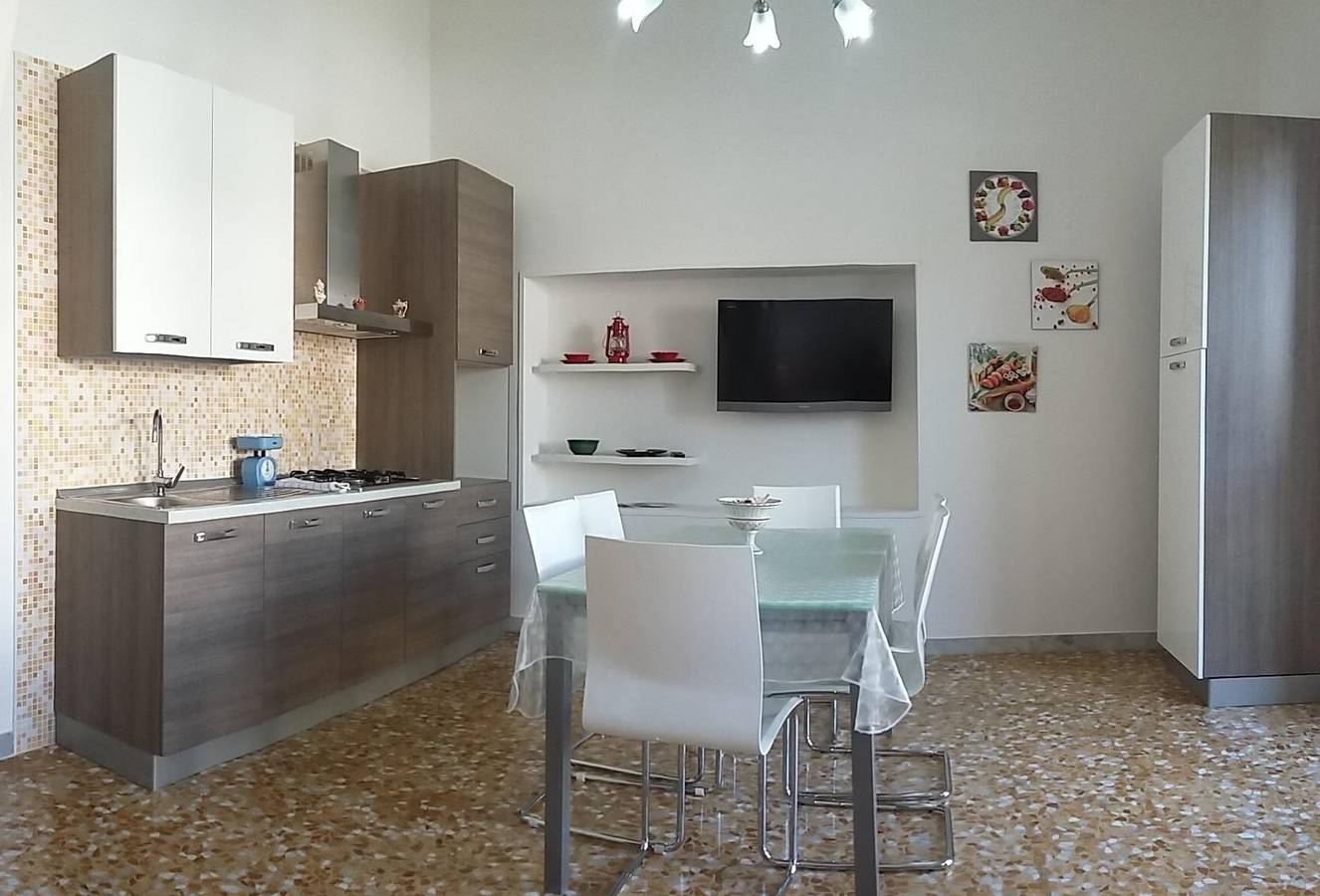 Apartamento vacacional entero, Acogedor apartamento con cuna, aire acondicionado y restaurantes cercanos in Campomarino Di Maruggio, Campomarino (apulia)