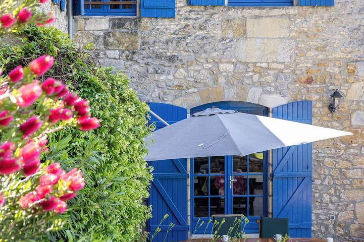 Gîte pour 14 personnes, avec jardin à Bézenac