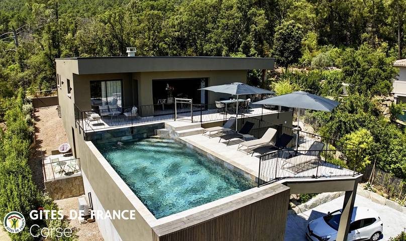 Gîte für 6 Personen, mit Pool und Garten sowie Sauna und Ausblick