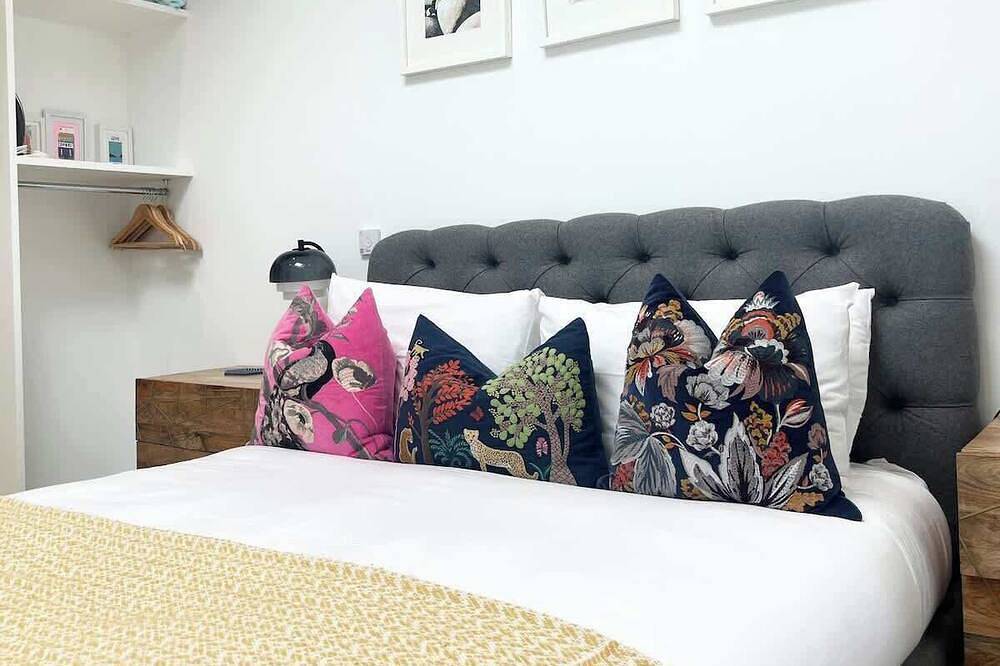 Stunning 1 Bed~ River view~ parking~central in Newlyn, Cornwall