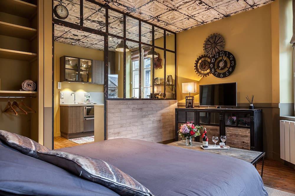 Entire apartment, Les Charmes 2nd floor Historic center Honfleur in Honfleur, Lisieux region
