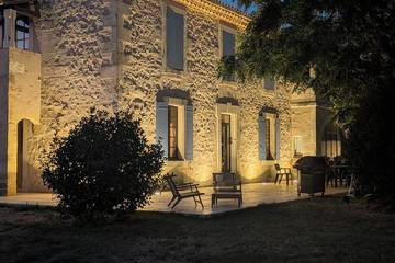 Gîte pour 15 personnes, avec jardin à Saint-Hilaire-d'Ozilhan
