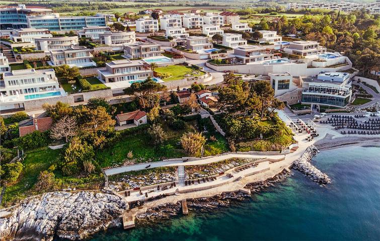 Acogedor apartamento de 1 dormitorio con piscina, terraza y cerca de la costa in Umag, Region de Umag
