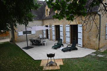 Location de vacances pour 9 personnes, avec terrasse et jardin à Simeyrols