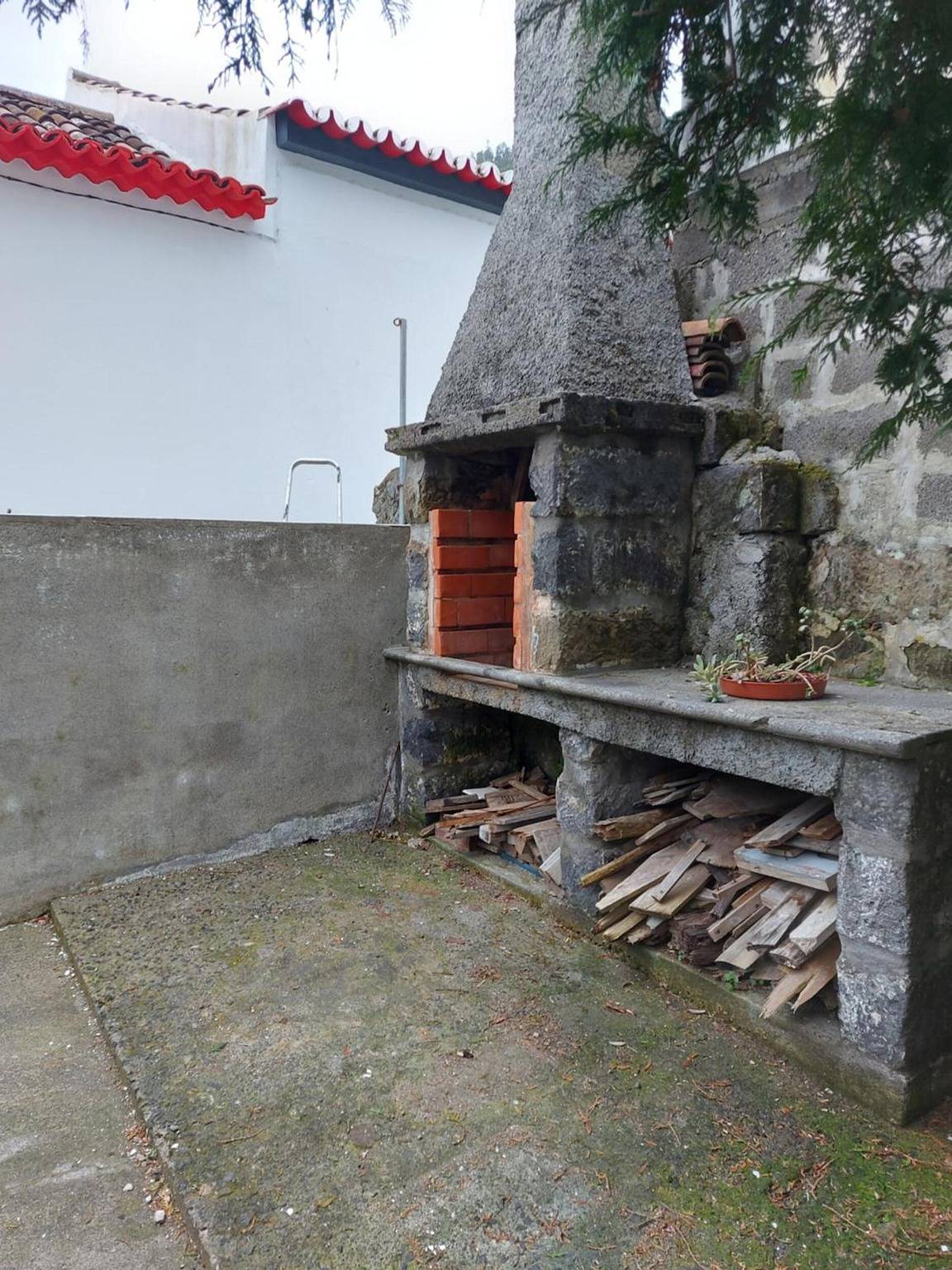 Casa Flor de Laranjeira: Terraço Partilhado, Wi-Fi e Ar Condicionado in São Miguel Island, Faial da Terra