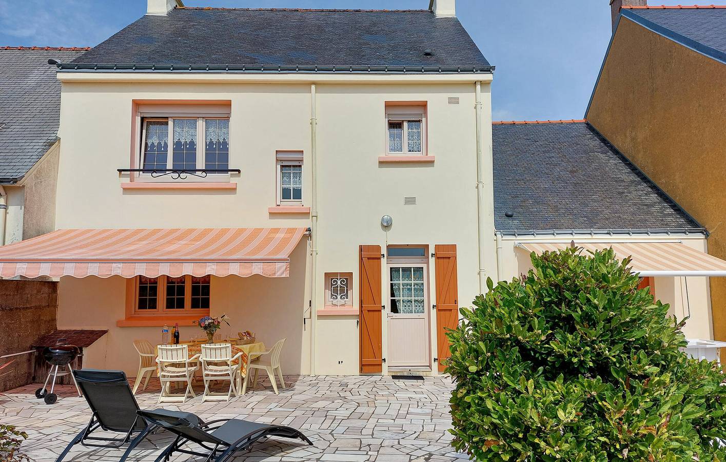 Appartement de jardin moderne avec parking, TV, terrasse - 2km de la plage in Riantec, Côte des Mégalithes