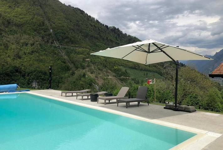 Location de vacances pour 4 personnes, avec jardin ainsi que vue et piscine à Bagolino - 3