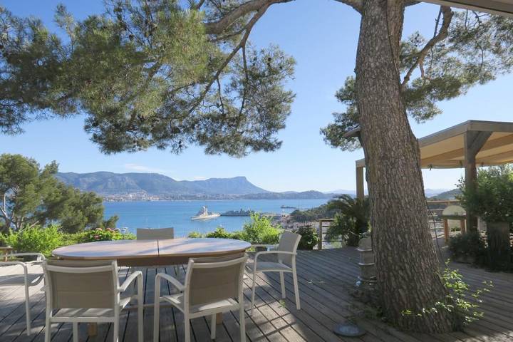 Location de vacances pour 2 personnes, avec terrasse et jardin à Saint-Mandrier-sur-Mer - 2