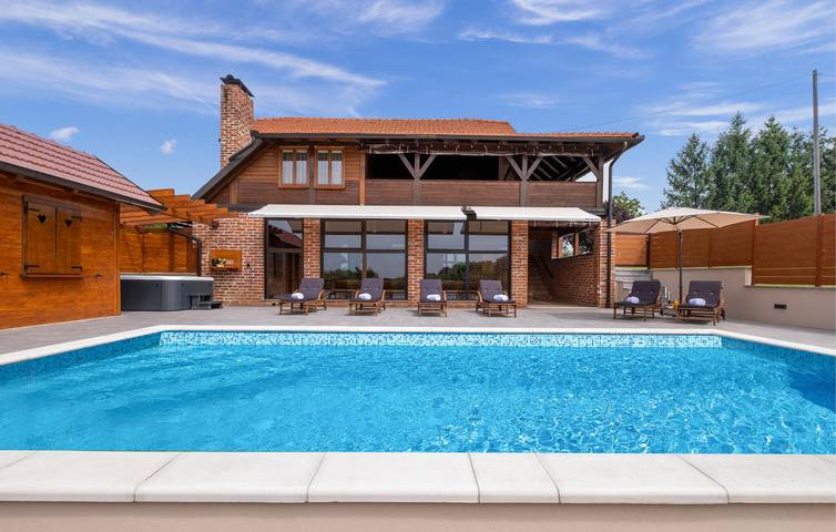 Geräumige 130 m² große Wohnung mit Pool, Terrasse und WLAN in Rovišće, Bjelovar-Bilogora