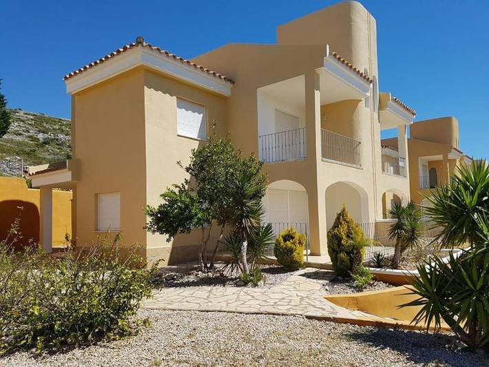 Casa de vacaciones para 6 personas, con vistas además de jardín y piscina en Peñíscola