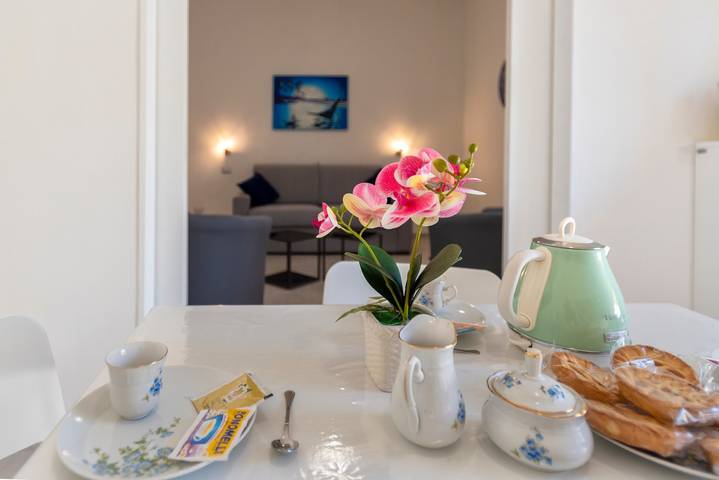 Entire apartment, Apartment Casa Vacanza Soffio with Terrace, A/C & Wi-Fi in Mercede, Alghero