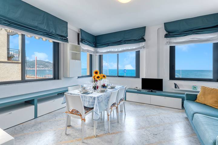 Appartamento intero, Front Beach Magic Sea - Sea Front in Laigueglia, Riviera di Ponente
