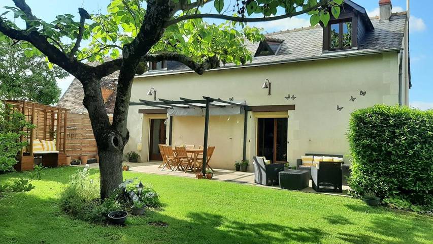 Location de vacances pour 6 personnes, avec vue et jardin à Ligueil