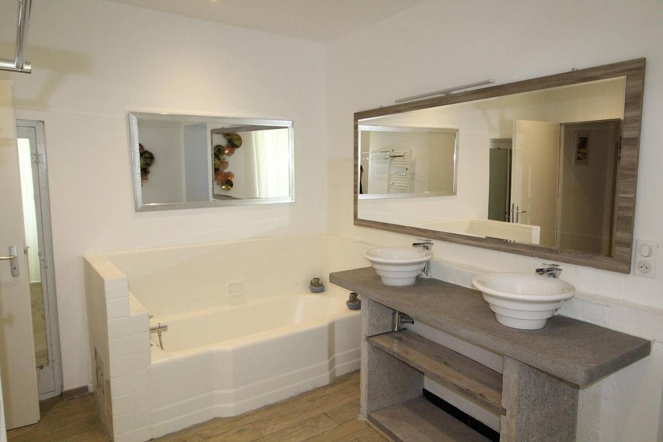 Habitación de huéspedes “Jade” con piscina compartida, Wi-Fi y aire acondicionado in Saint-Alban-Auriolles, Ardèche