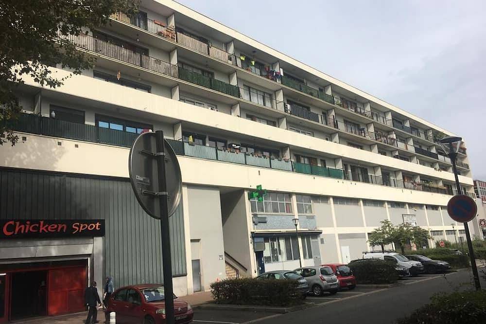 Entire apartment, Spacious T4 apartment in Massy, Essonne