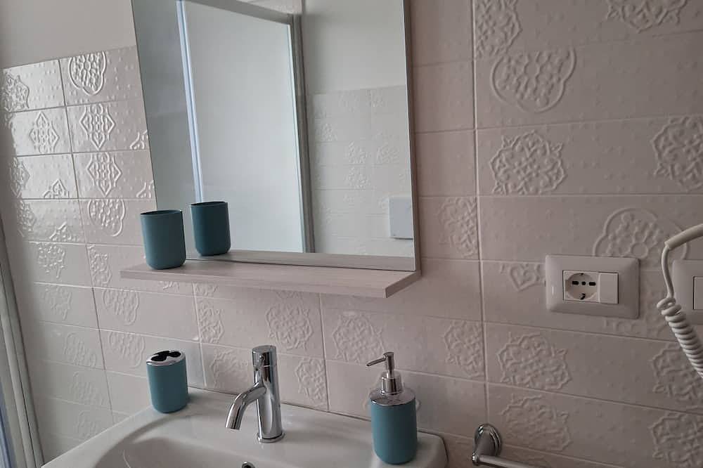 Antonio's Holiday Home located in the city center just a stone's throw from the station in Brindisi, Salento