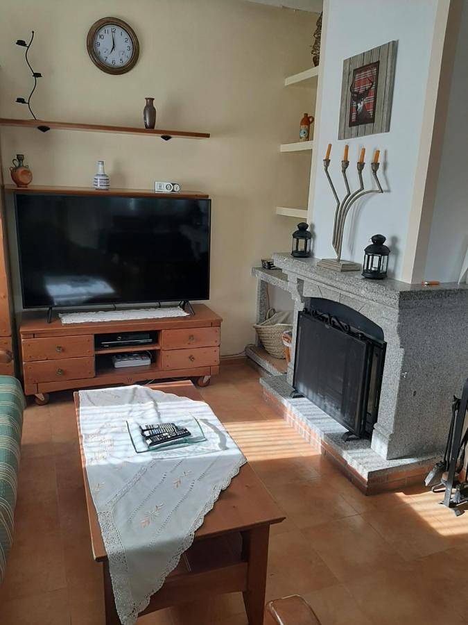 Casa rural para 10 personas, con vistas además de piscina y jardín, Se admiten mascotas en Comarca de Ávila