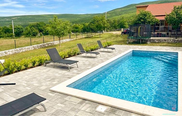 Ferienhaus für 8 Personen, mit Ausblick und Terrasse sowie Pool, mit Haustier - 1