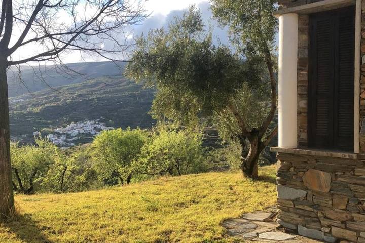 Casa rural para 6 personas, con Balcón y Terraza además de Jardín y Piscina en Yegen - 3