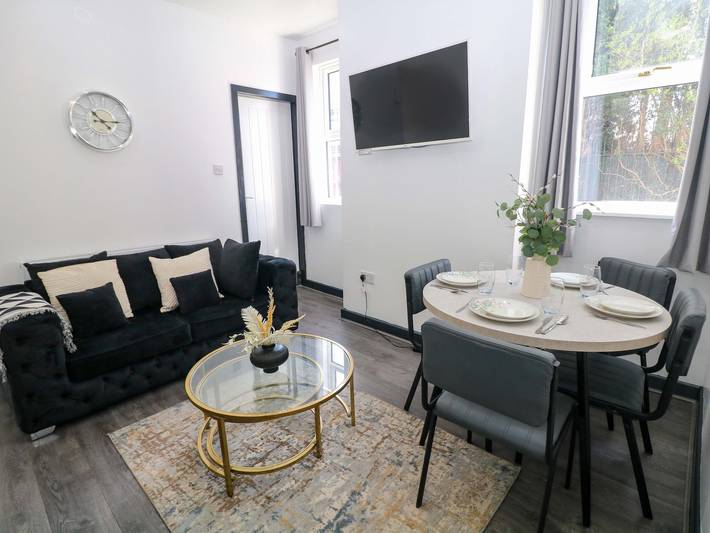 Cottage for 6 people, with Garden in Stoke-on-Trent