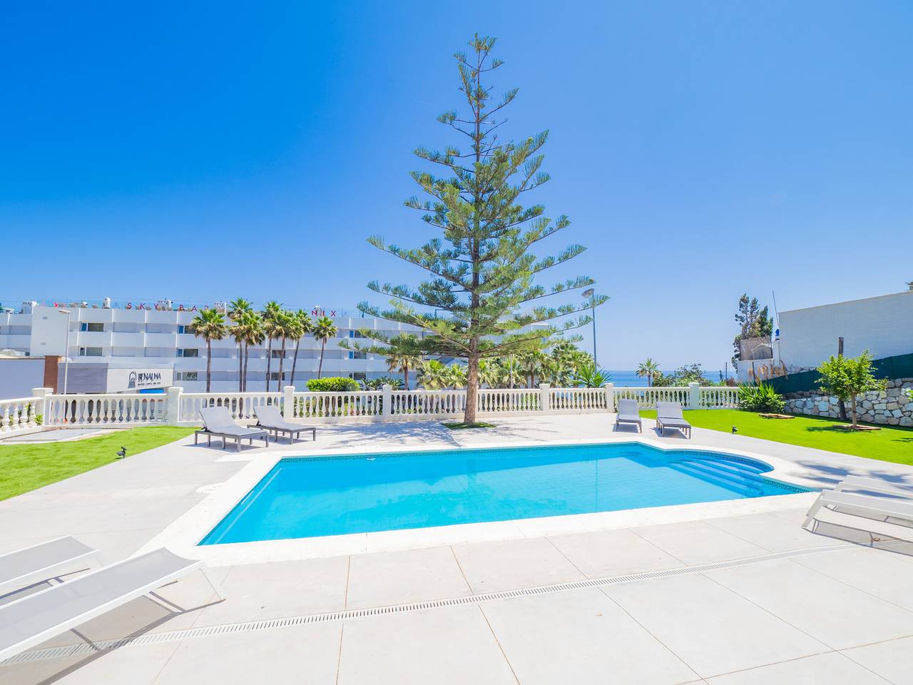 Cubo's Beach Front Villa Benalmadena in Torremuelle, Benalmádena