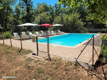Gîte pour 6 personnes, avec jardin ainsi que terrasse et piscine à Audrix