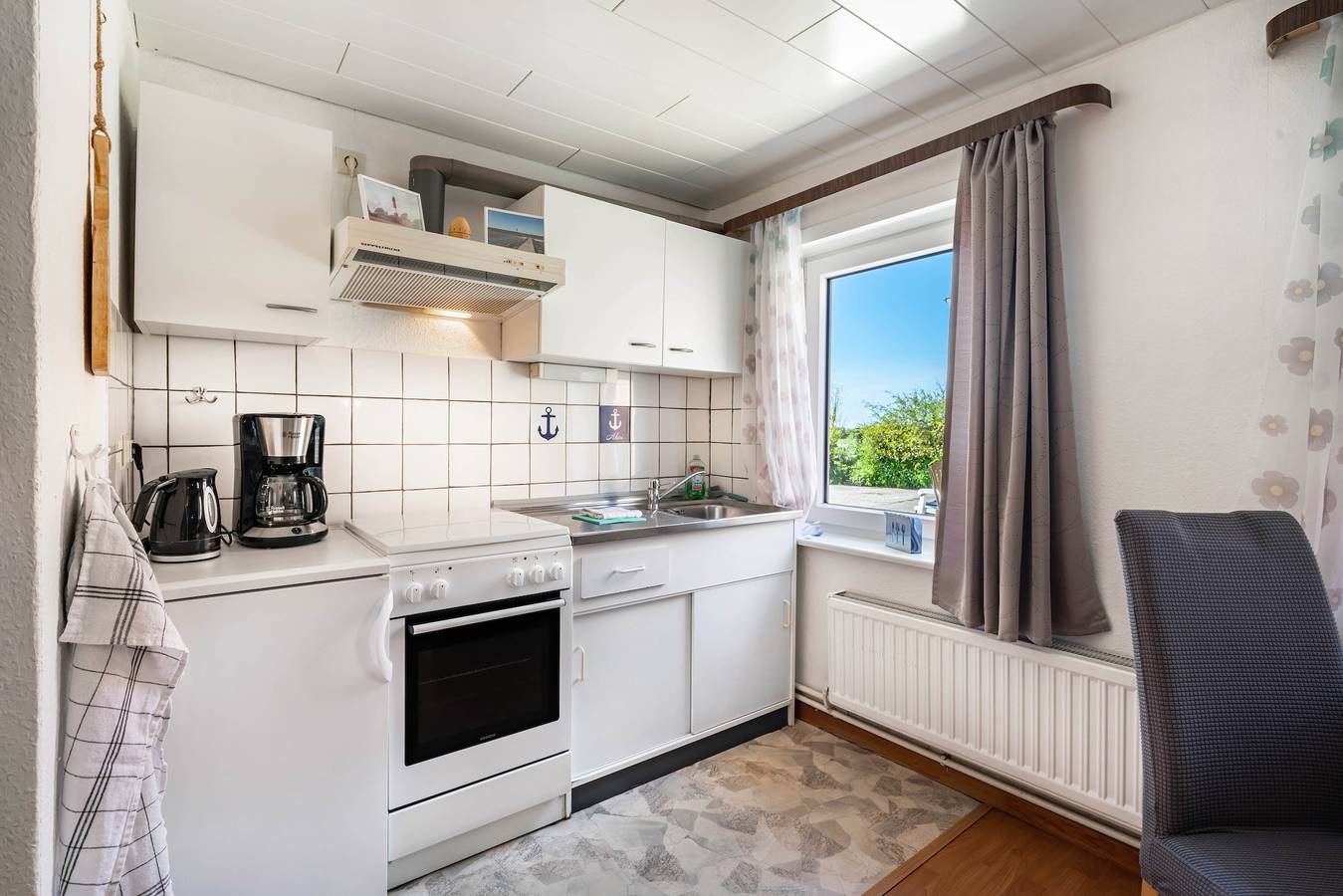 Ganze Wohnung, Apartment „Ferienhof Knudsen, Seepferdchen“ mit Gemeinschaftsterrasse, Garten & Wlan in Pellworm, Nordseeküste