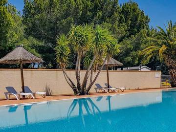 Camping pour 4 personnes, avec bassin pour enfant dans le Languedoc-Roussillon