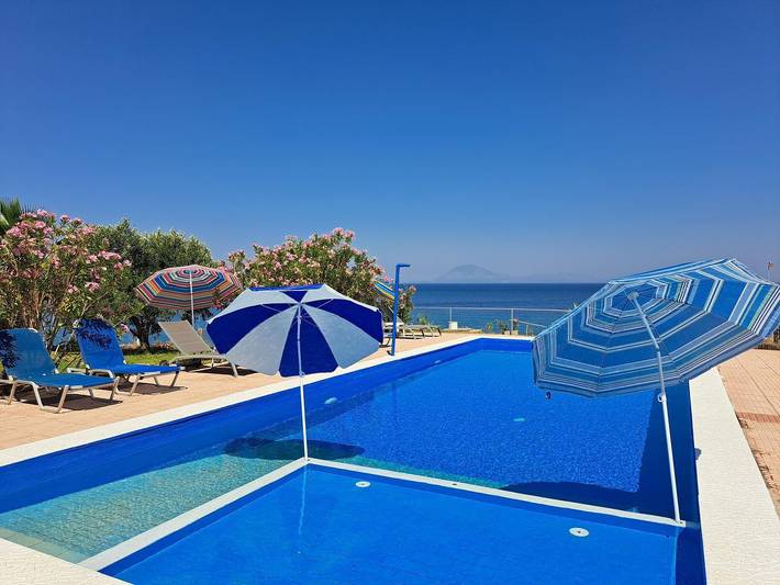 Ferienwohnung für 7 Personen, mit Balkon und Garten sowie Pool und Ausblick