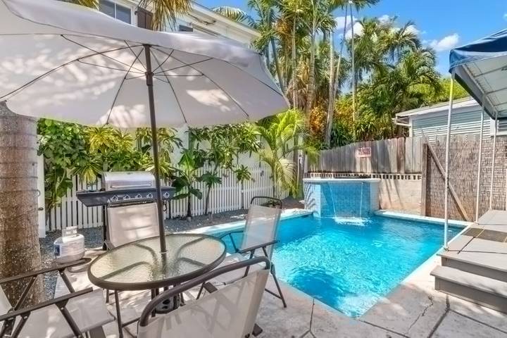 Vacation rental for 10 people, with terrace and yard, with pets in Florida Keys